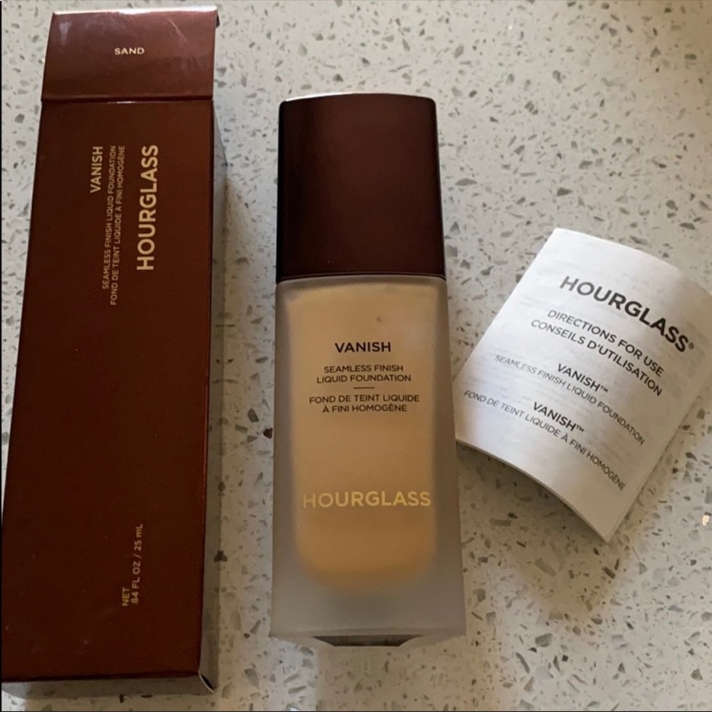 Hourglass VANISH Liquid foundation